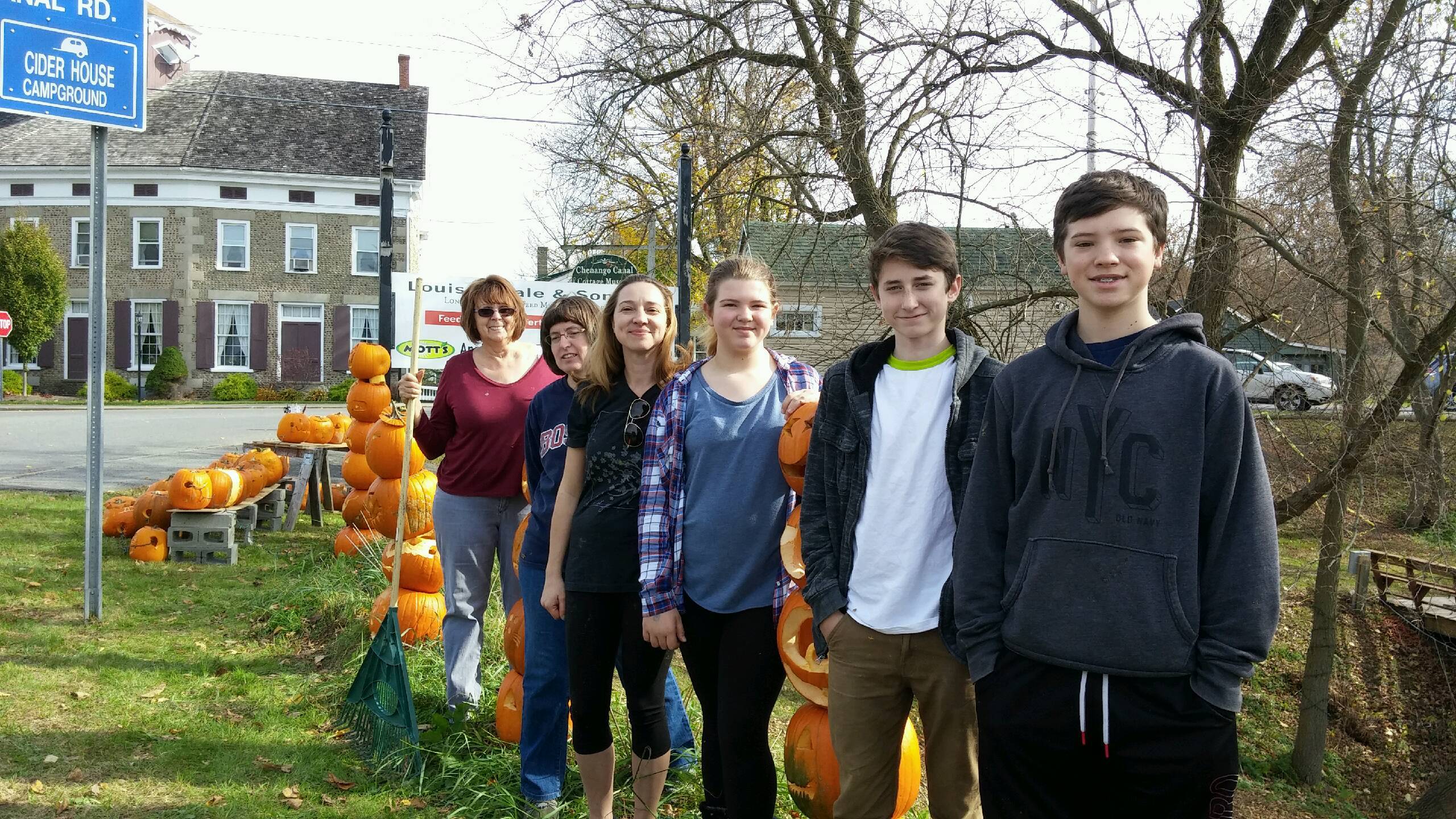 2017 Volunteers Pumpkin Display